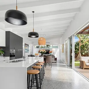 Elanda St Luxurious Beachside Living Holiday home Sunshine Beach